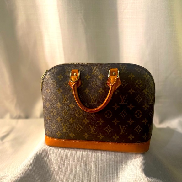 Louis Vuitton Alma w/ bag - Picture 8 of 14